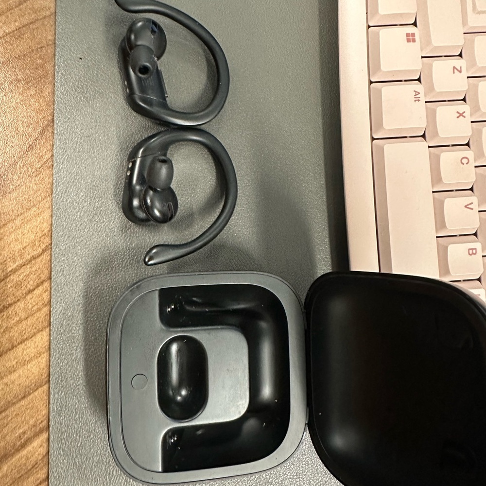 Beats by Dre Powerbeats Wireless Earbuds in Black with Charging Case - Picture 6 of 9